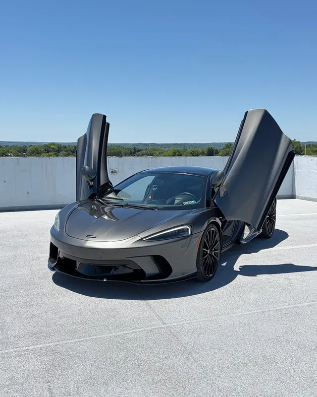 McLaren GT