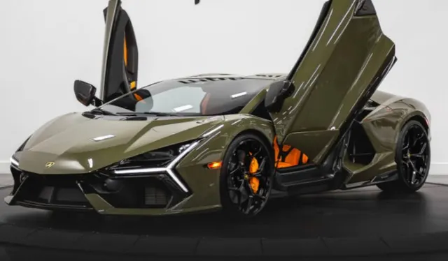 Lamborghini Revuelto