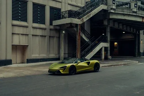 McLaren Artura Spider
