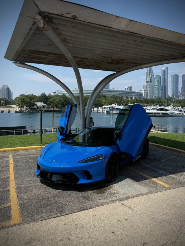 McLaren GT