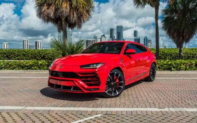 Lamborghini Urus Red