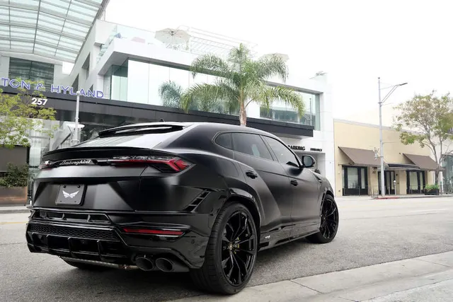 Lamborghini Urus S 2024 Matte Black for Rent