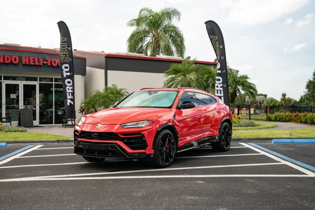 Lamborghini Urus Red