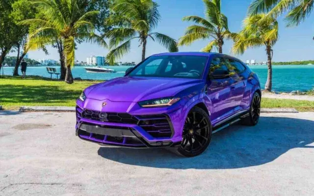 Lamborghini Urus Purple
