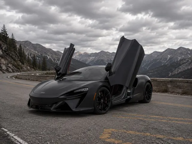 McLaren Artura Spider